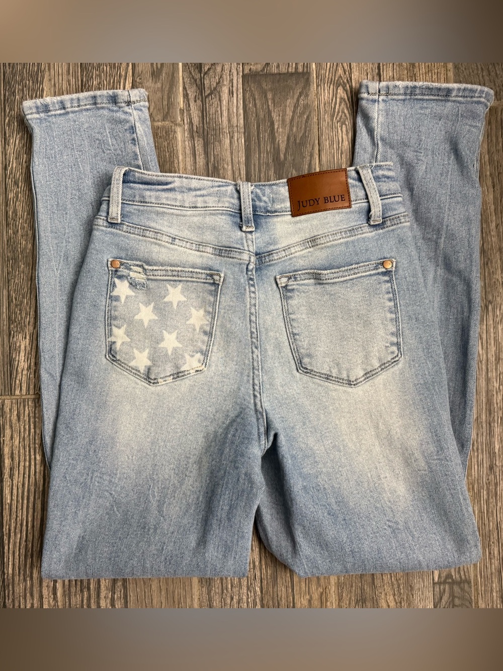 Judy Blue Women's Light Wash Star Back Pocket Jeans - size 1